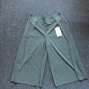 NWT Athleta slate grey Wide-Leg Culottes